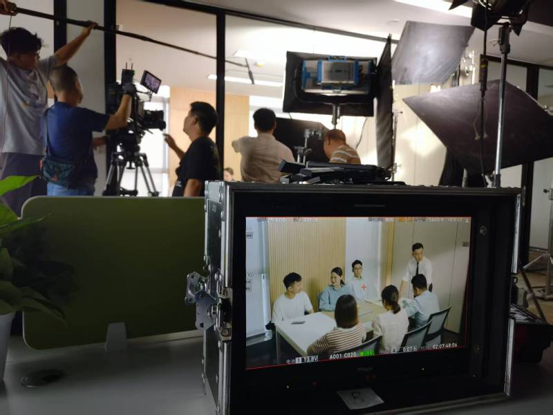 沿河TVC拍摄公司：科技产品视觉化大师，诠释未来感与功能美学